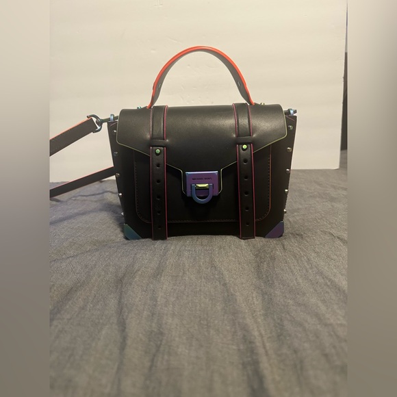 Manhattan Medium Contrast-Trim Leather Satchel 
By MICHAEL KORS - Picture 3 of 15